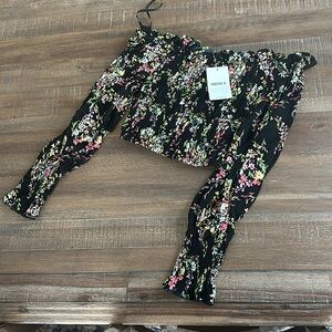 Women’s Forever 21 floral long sleeve top Medium